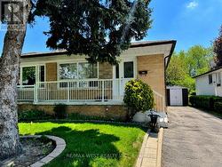 7484 DISCUS CRESCENT  Mississauga, ON L4T 2V3