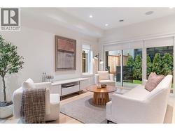 2 2539 GRANT STREET  Vancouver, BC V5K 3G6
