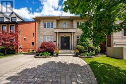 17 MARWILL STREET Toronto, ON M3H 3L2