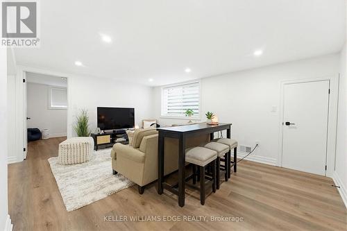 586 Woodland Avenue, Burlington, ON 