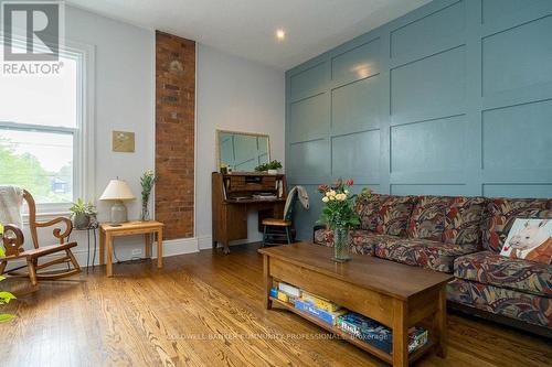146 Forest Avenue, Hamilton, ON - Indoor Photo Showing Living Room