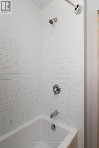146 Forest Avenue, Hamilton, ON - Indoor Photo Showing Bathroom