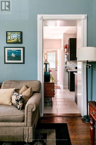 146 Forest Avenue, Hamilton, ON - Indoor Photo Showing Living Room
