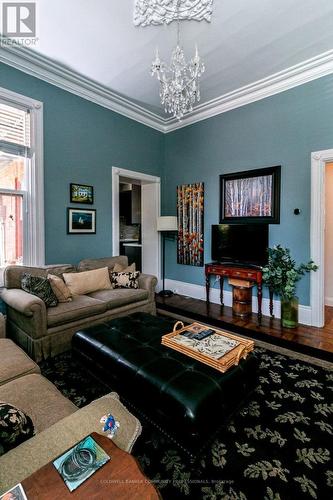 146 Forest Avenue, Hamilton, ON - Indoor Photo Showing Living Room