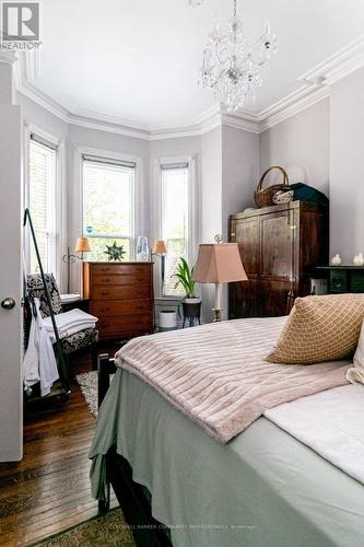 146 Forest Avenue, Hamilton, ON - Indoor Photo Showing Bedroom