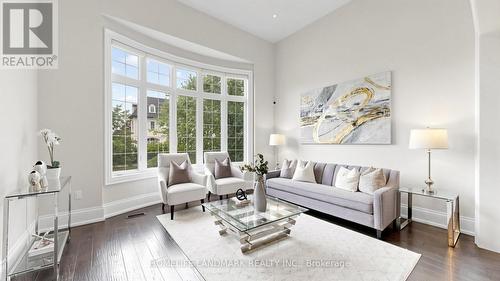 49 Langdon Drive, King, ON - Indoor Photo Showing Living Room