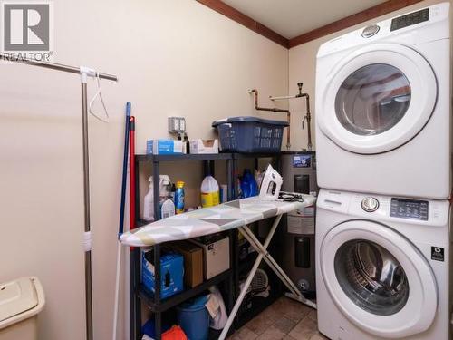 400 Ursa Way, Whitehorse North, YT - Indoor Photo Showing Laundry Room