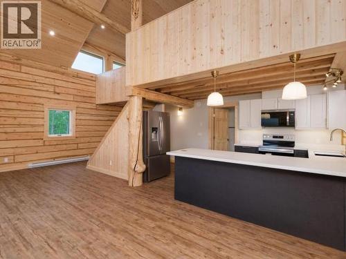 400 Ursa Way, Whitehorse North, YT - Indoor Photo Showing Kitchen