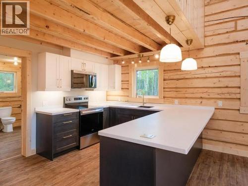 400 Ursa Way, Whitehorse North, YT - Indoor Photo Showing Kitchen With Upgraded Kitchen