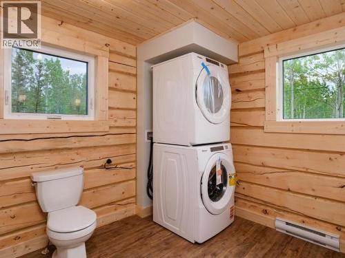 400 Ursa Way, Whitehorse North, YT - Indoor Photo Showing Laundry Room