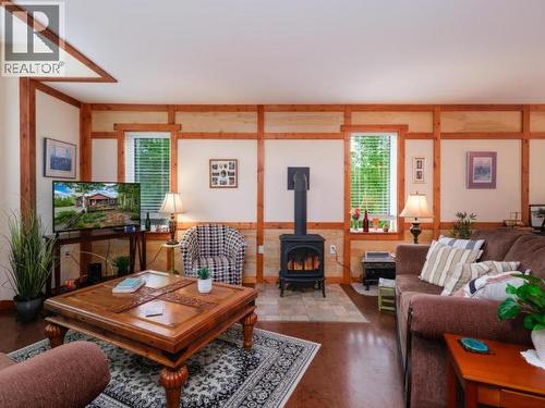 400 Ursa Way, Whitehorse North, YT - Indoor Photo Showing Living Room With Fireplace