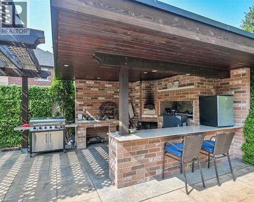 Patio terrace - 137 Diiorio Circle, Ancaster, ON 