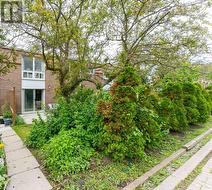 15 - 10 LEITH HILL ROAD Toronto, ON M2J 1Z2