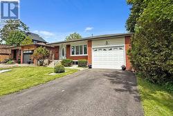 1304 WHARF STREET Pickering, ON L1W 1A4