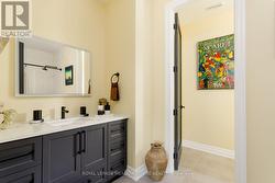 Main 4pc Bath - 