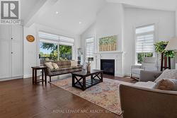 Soaring ceiling heights and plenty of natual light - 