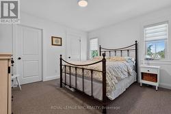 Primary bedroon with ensuite and walk-in. - 