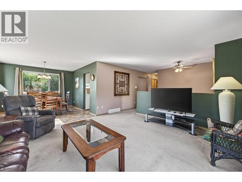 1106 Maclean Crescent, Cache Creek, BC - Indoor Photo Showing Living Room