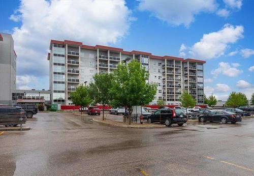 203-70 Barnes ST  Winnipeg, MB R3T 3N7