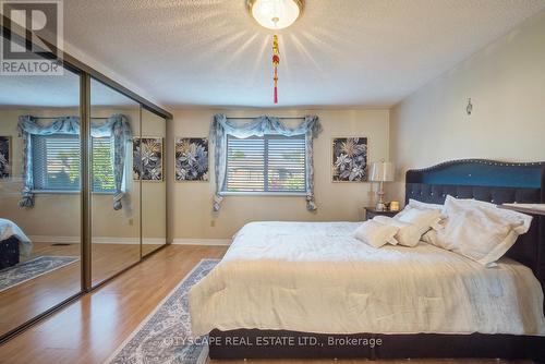 301 Kingsbridge Garden, Mississauga, ON 