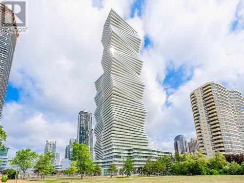 TH 12 - 407 WEBB DRIVE  Mississauga, ON L5B 0M4