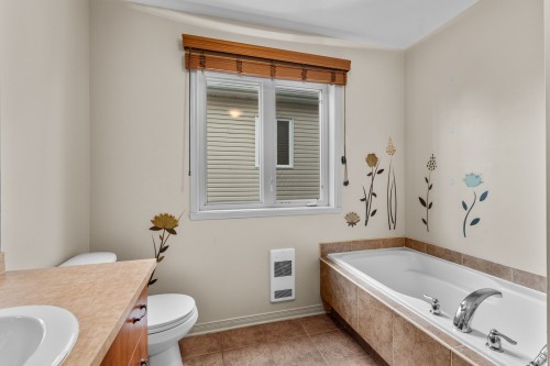 Salle de bains - 2542 Rue Carnac, Mascouche, QC 