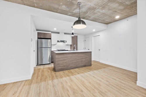 Salle à manger - 304-6095 Boul. Gouin O., Montréal (Ahuntsic-Cartierville), QC 