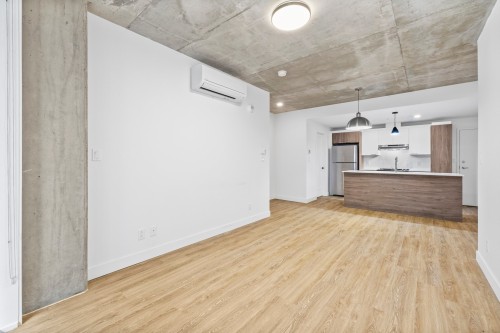 Salle à manger - 304-6095 Boul. Gouin O., Montréal (Ahuntsic-Cartierville), QC 