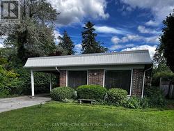 48 KEMPSELL CRESCENT Toronto, ON M2J 2Z7