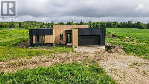9694 6 7 NOTTAWASAGA SIDE ROAD  Clearview, ON L0M 1G0