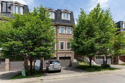 49 - 435 HENSALL CIRCLE  Mississauga, ON L5A 4P1