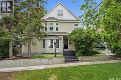 1054 Clifton AVENUE  Moose Jaw, SK S6H 3L2