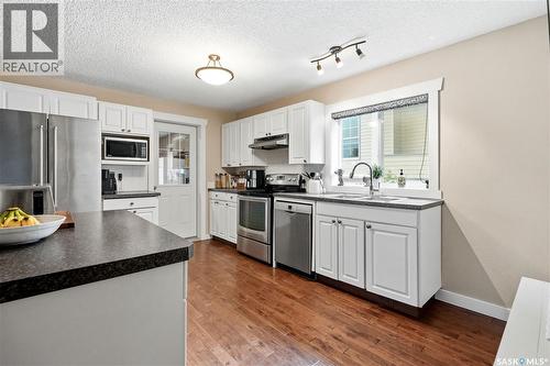 1054 Clifton Avenue, Moose Jaw, SK 