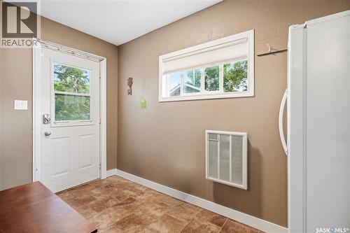 1054 Clifton Avenue, Moose Jaw, SK 