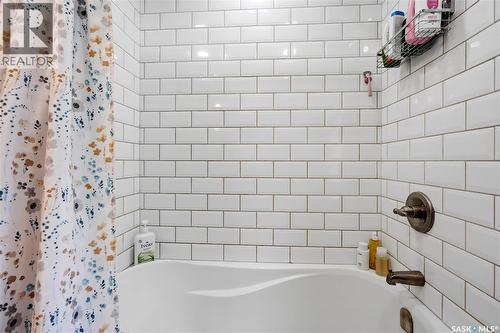 1054 Clifton Avenue, Moose Jaw, SK 