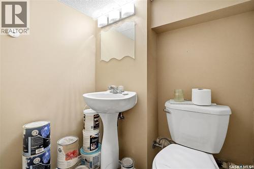 1054 Clifton Avenue, Moose Jaw, SK 