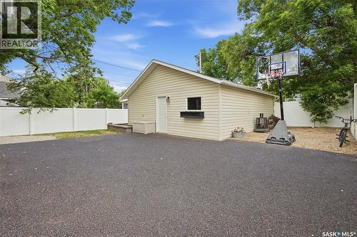 1054 Clifton Avenue, Moose Jaw, SK 