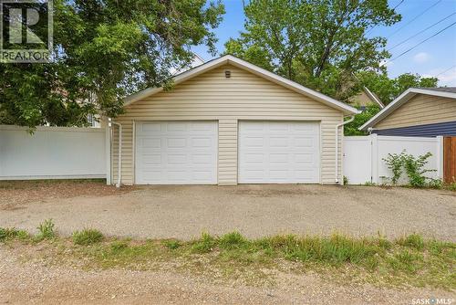 1054 Clifton Avenue, Moose Jaw, SK 