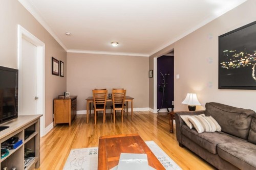 Salon - 205-3465 Av. Ridgewood, Montréal (Côte-Des-Neiges/Notre-Dame-De-Grâce), QC 
