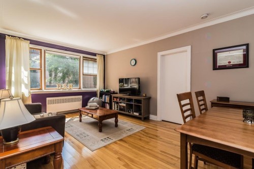 Salon - 205-3465 Av. Ridgewood, Montréal (Côte-Des-Neiges/Notre-Dame-De-Grâce), QC 