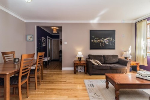 Salon - 205-3465 Av. Ridgewood, Montréal (Côte-Des-Neiges/Notre-Dame-De-Grâce), QC 