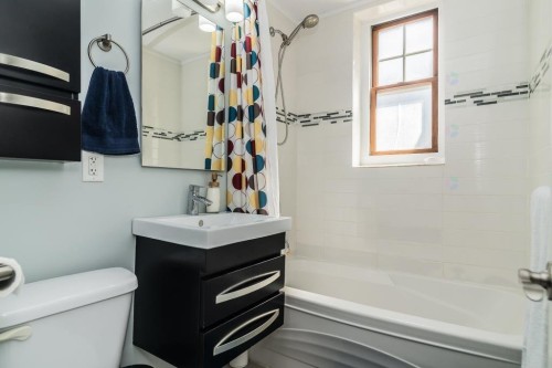 Salle de bains - 205-3465 Av. Ridgewood, Montréal (Côte-Des-Neiges/Notre-Dame-De-Grâce), QC 