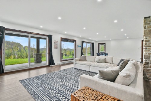 Living Room - 130 Allée Du 2E, Mont-Blanc, QC 