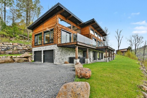 Front of Structure - 130 Allée Du 2E, Mont-Blanc, QC 