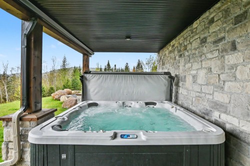 Spa - 130 Allée Du 2E, Mont-Blanc, QC 