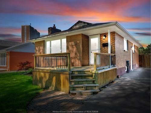 372 CARLING Crescent  Windsor, ON N8S 3X8