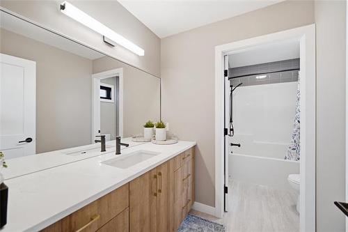82 Fetterly Way, Headingley, MB 