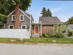 24 Queen Street Chester, NS B0J 1J0