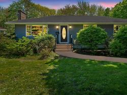 42 Castle Hill Drive  Halifax, NS B3M 3A3