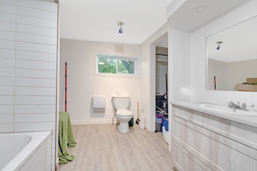 Bathroom - 1911 Boul. De L'Ange-Gardien N., L'Assomption, QC - Indoor Photo Showing Bathroom